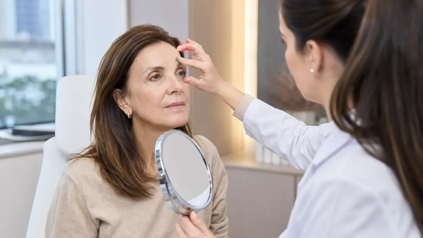 Imagem clínica ilustrativa: Blefaroplastia: o que avaliar antes da cirurgia das pálpebras